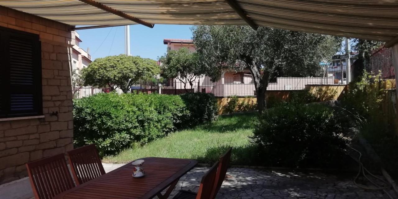 Villa Giuliana Stanze Con Bagno Interno In Villa A 350 Mt Spiaggia Libera Lido Delle Sirene Anzio Exterior photo