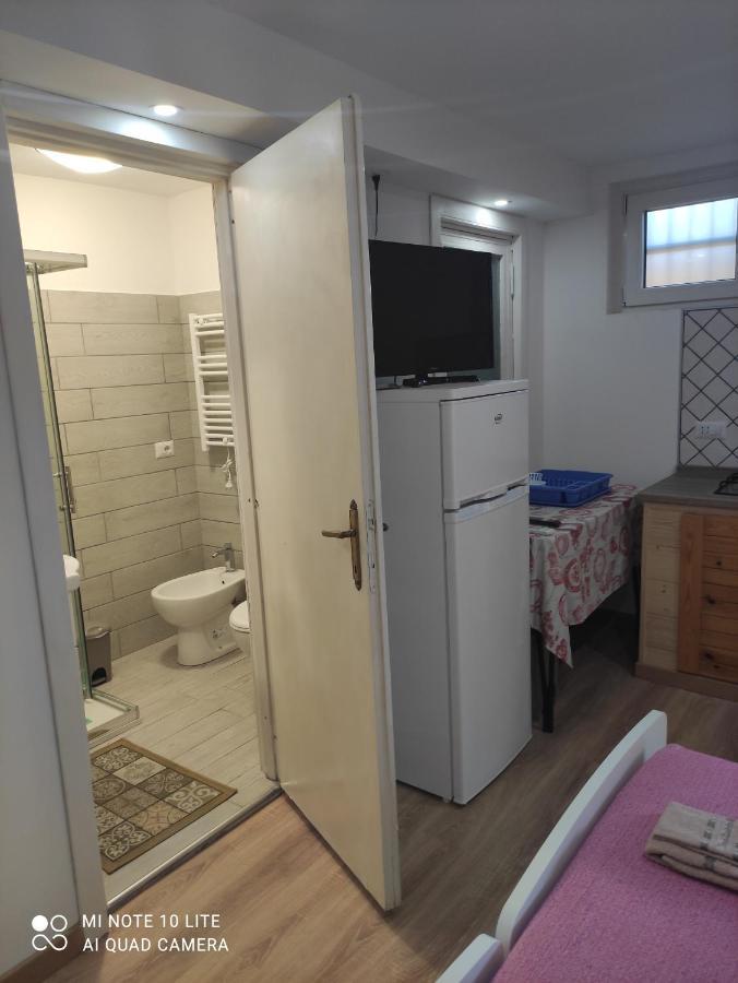 Villa Giuliana Stanze Con Bagno Interno In Villa A 350 Mt Spiaggia Libera Lido Delle Sirene Anzio Exterior photo