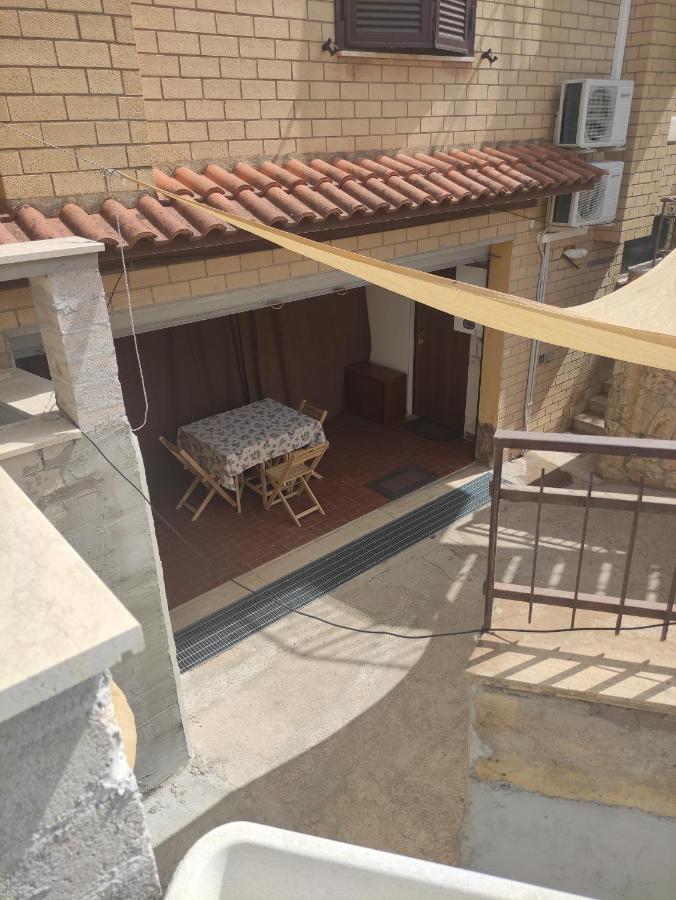 Villa Giuliana Stanze Con Bagno Interno In Villa A 350 Mt Spiaggia Libera Lido Delle Sirene Anzio Exterior photo