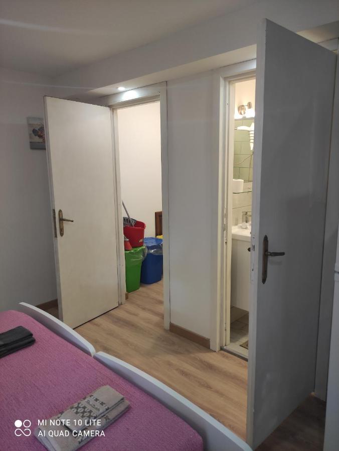 Villa Giuliana Stanze Con Bagno Interno In Villa A 350 Mt Spiaggia Libera Lido Delle Sirene Anzio Exterior photo