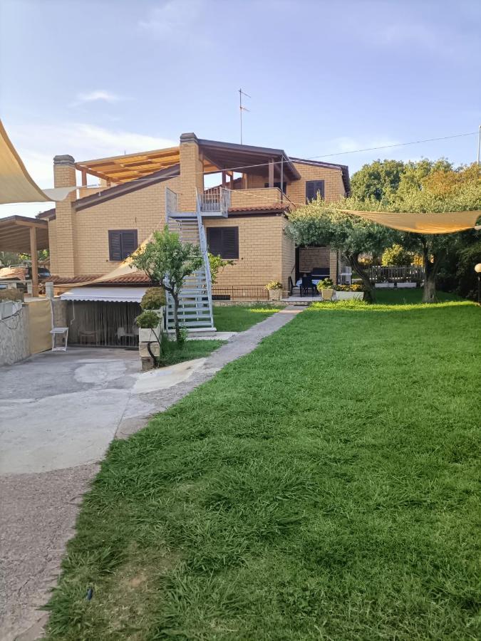 Villa Giuliana Stanze Con Bagno Interno In Villa A 350 Mt Spiaggia Libera Lido Delle Sirene Anzio Exterior photo